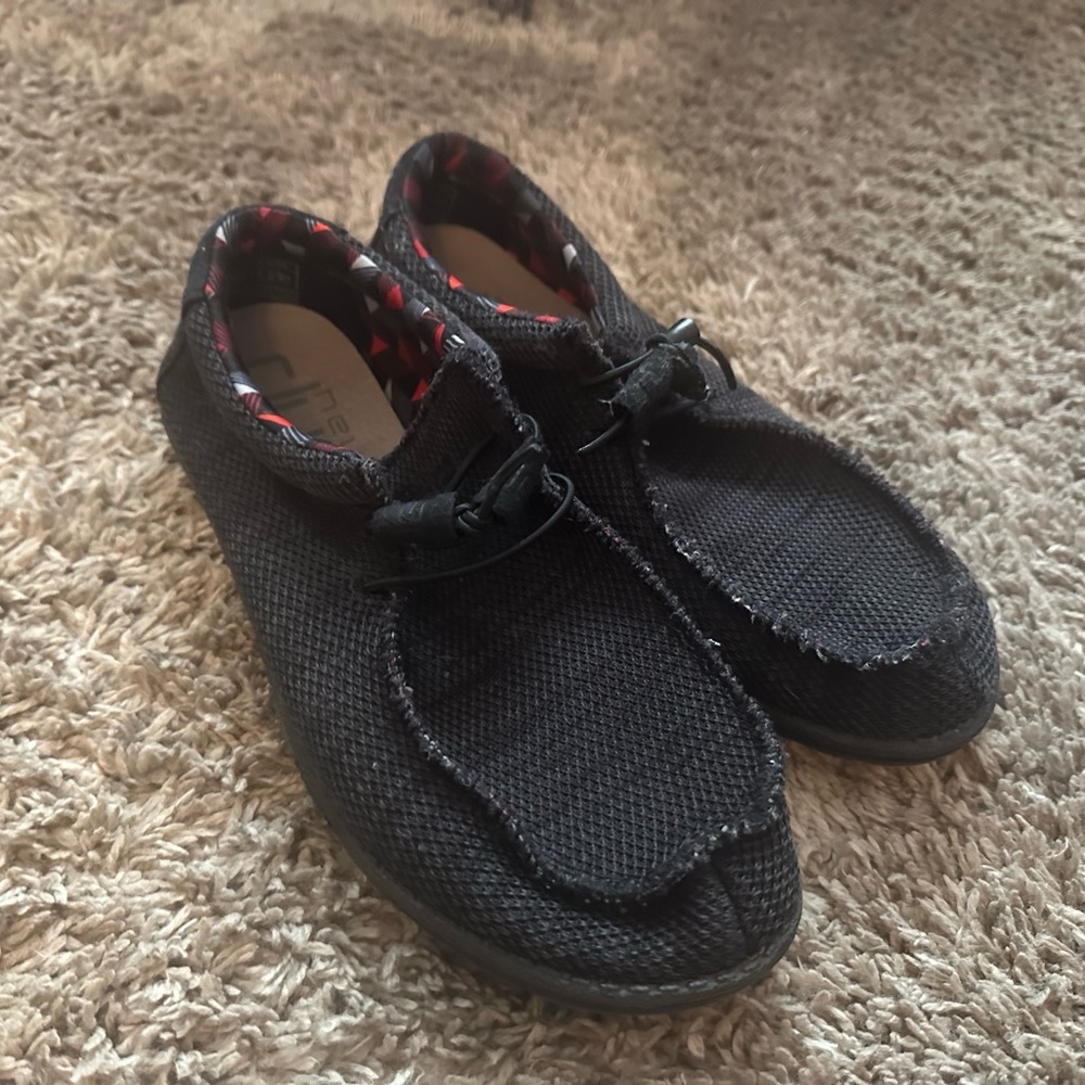 MENS Hey Dudes Size 9 Black White Red HEY DUDES